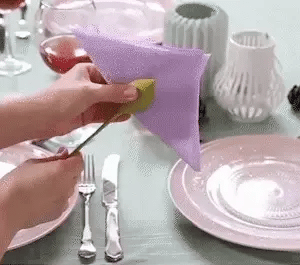 Welcome summer with a beautiful, elegant table setting!