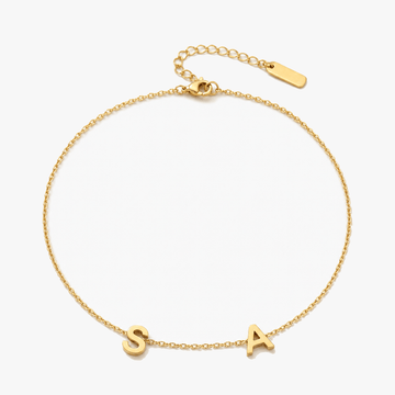 Auriela – Personalized side initial necklace