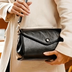 Small bag. Big confidence. Nothing out of place.